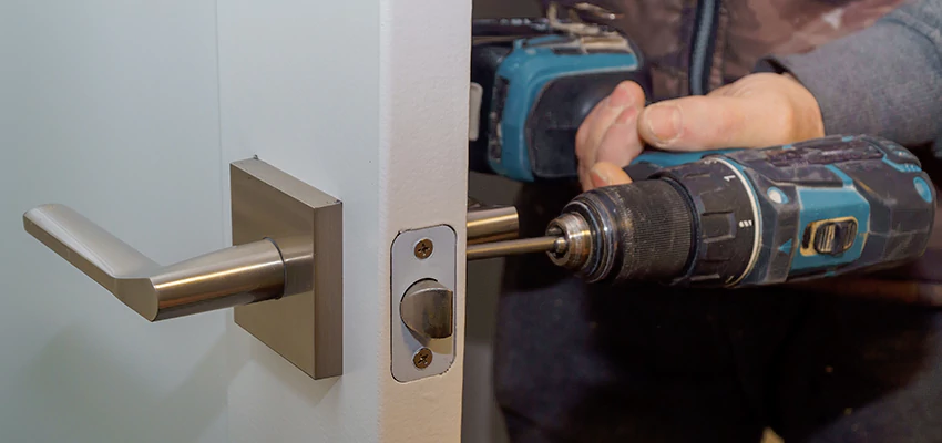 Broken Door Handle Lock Repair in La Mesa, California